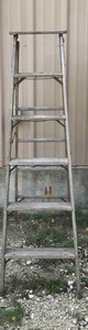 lot 324 image: Ladder  Wood, Bell Systems 6 Ft.