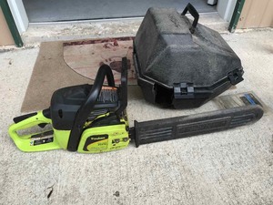 lot 433 image: Poulan Chainsaw