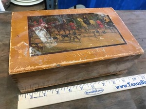 lot 441 image: Vintage finger jointed trinket box with hunting scene