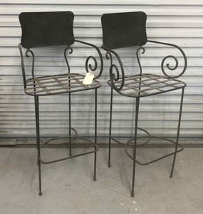 lot 366 image: (2) Metal Patio Bar Stools