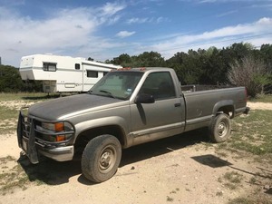lot 177 image: 2000 Chevrolet truck (1GCGK24J0YR229535)