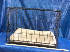 lot 371 image: Dog Crate