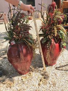 lot 34 image: (2) Vases with floral arrangements