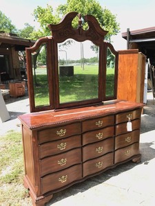 lot 43 image: Large Wooden Triple Dresseer with Butterfly Mirror (this is heavy)