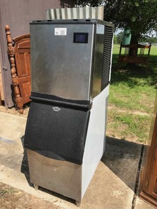 lot 45 image: Vevor Ice Machine Mod. ZBJLB-300T-JT000111 unknown condition