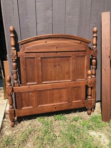 lot 63 image: Wood Queen Size bed, headboard, footboard & rails