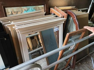lot 70 image: Large Mirror lot, approx. 25