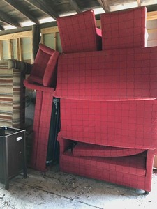 lot 75 image: Lot of assorted sofas, sleep sofa, chairs