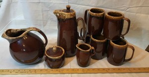 lot 157 image: Vintage art pottery, Hull pitcher, cups, creamer and sugar