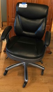 lot 165 image: Black Serta Rolling Office Chair