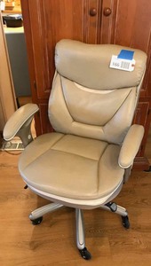 lot 166 image: Serta rolling office chair, tan