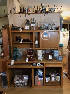 lot 170 image: Desk with Hutch