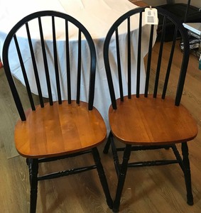 lot 189 image: (2) chairs