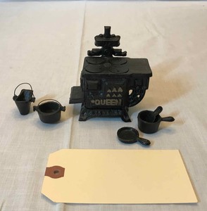 lot 194 image: Miniature cast-iron queen stove