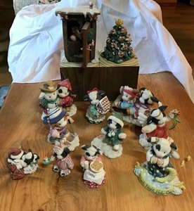 lot 201 image: Marys Moo Moos