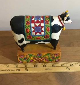 lot 216 image: Jim Shore Heartwood Creek Cow Figurine