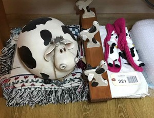 lot 221 image: Cows lap throw, area rug, towels, towel holder, figure