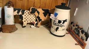 lot 242 image: Cows drink dispenser, paper towel holder, cutting board, decorative wall hanging