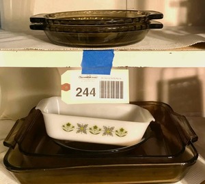 lot 244 image: PyrexAnchor Casseroles and Pie Dishes