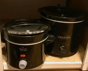 lot 249 image: Black 1 Crockpot, 1 Rival slow cooker