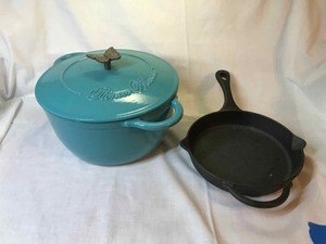 lot 267 image: Pioneer Woman Dutch oven, small skillet