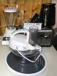 lot 283 image: Kitchen appliances change-a-bowl, blender, toaster, etc.