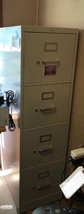 lot 318 image: Four drawer metal file cabinet