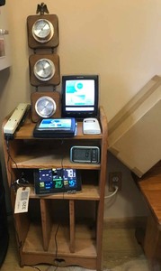 lot 320 image: Acu-Rite Weather stations, La Crosse wireless forecast station, thermometerbarometerhumidity, Small Stand