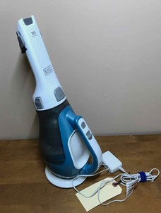 lot 321 image: Black & Decker 16 V hand vacuum