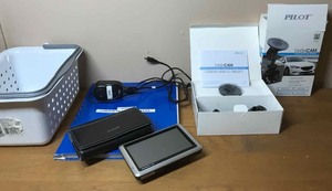 lot 332 image: Dash cam & a GPS