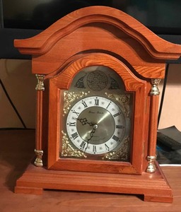 lot 361 image: Mantle clock