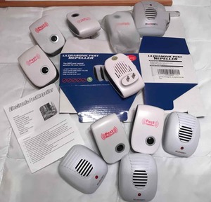 lot 375 image: Pest repellers