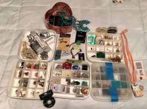 lot 376 image: Jewelry making supplies