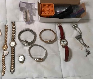 lot 381 image: Assorted wrist watches and link removal kit