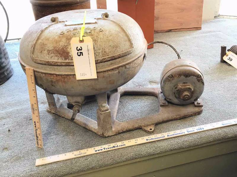 lot 35 image: AntiqueVintage Crepaco Style Cream Tester, electric