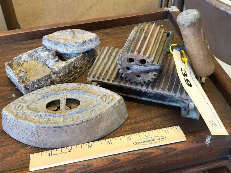 lot 39 image: Antique Cast Iron Pleater, Coal Powered & (3) Old Irons