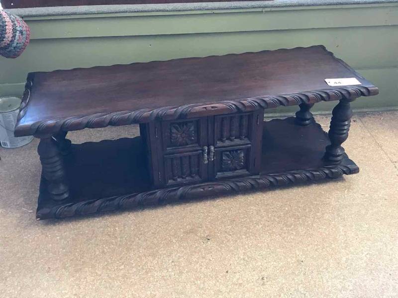 Mediterranean Style Coffee Table Wood Bergmann Retirement Auction 2 Texasbid