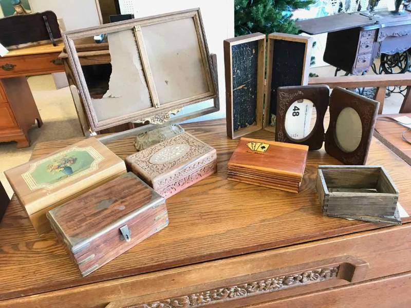 lot 48 image: Little Wood Boxes, (2) Vintage Double Picture Frames