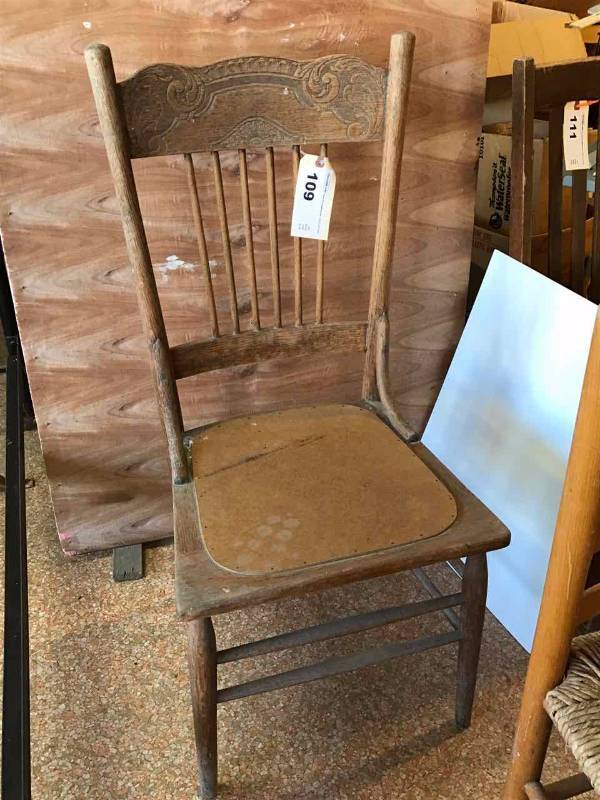 lot 109 image: (1)Oak Pressed Back Chair