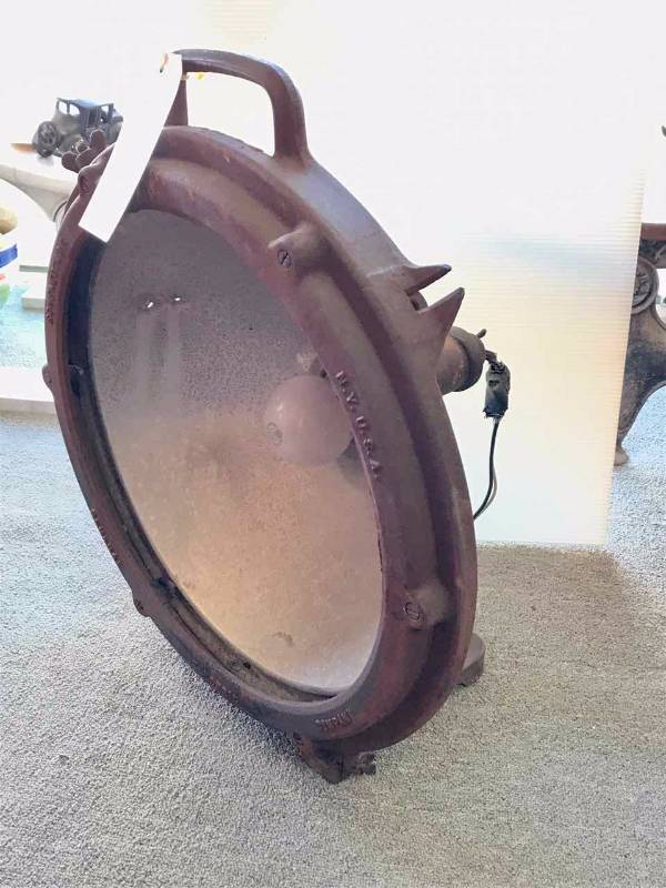 lot 114 image: Antique Building Light