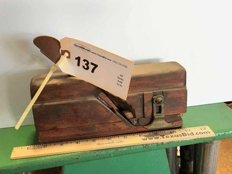 lot 137 image: Antique Tool  Wood Block Plane