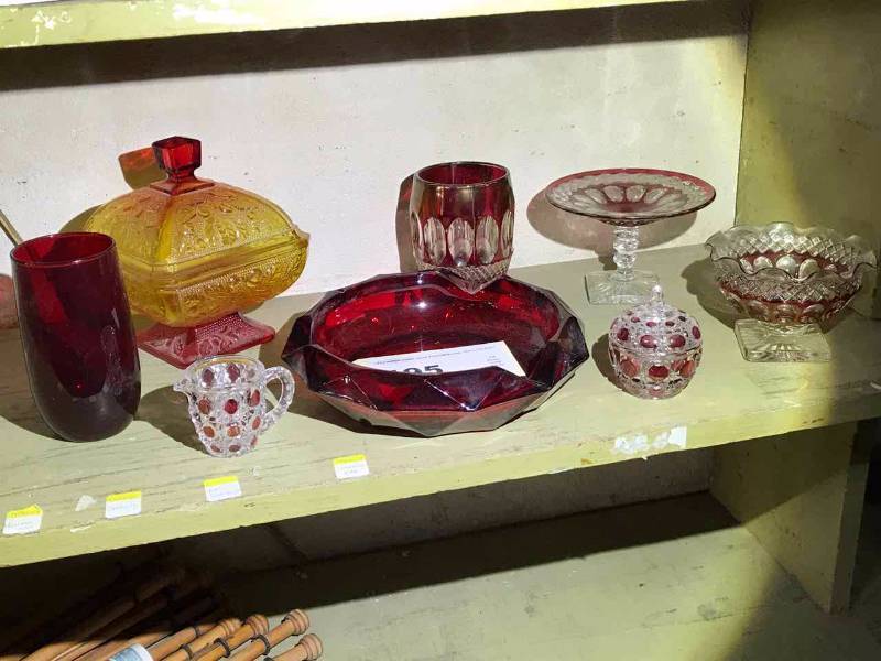 lot 195 image: Red Glassware, assorted