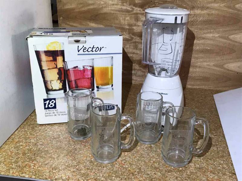 lot 199 image: Hamilton Beach Blender and Oneida Vector Drinking Glasses