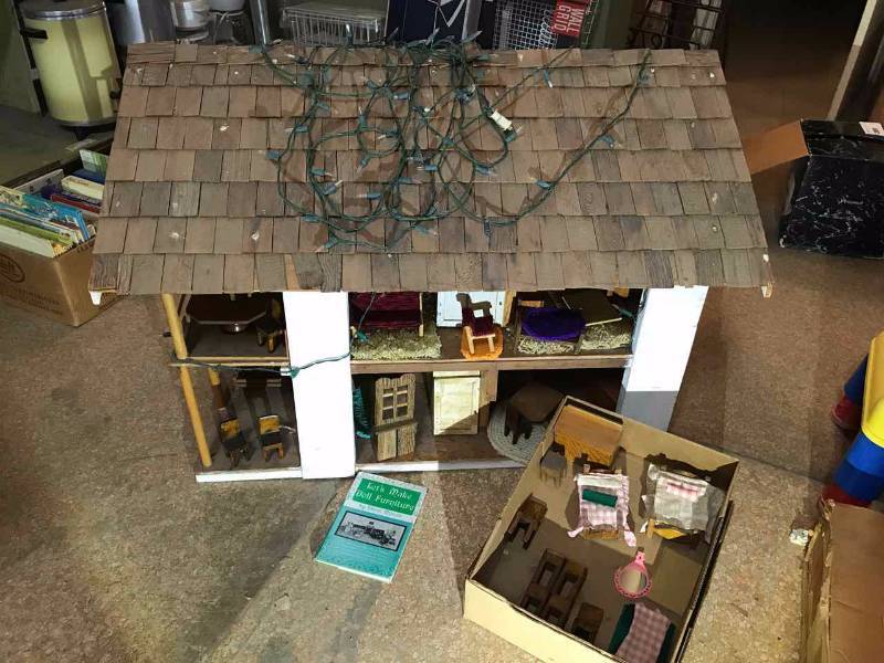 lot 207 image: Hand Crafted Doll House and Hand Crafted Furnitures