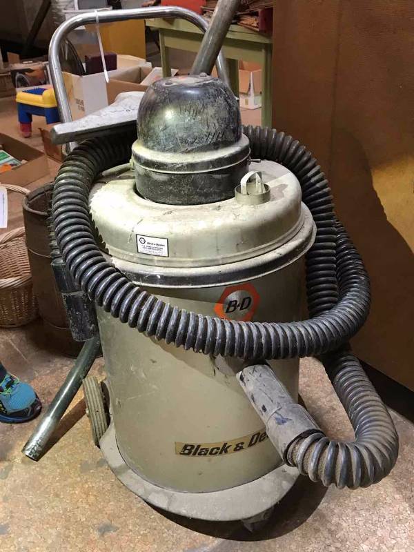 lot 209 image: Black & Decker Heavy Duty Vacuum