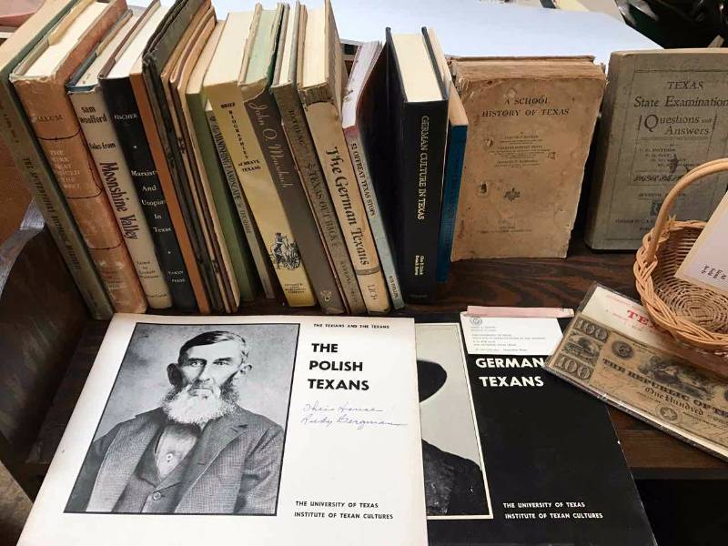 lot 210 image: Books Texas Topics, German Immigrants, Wire That Fenced The West, Etc.