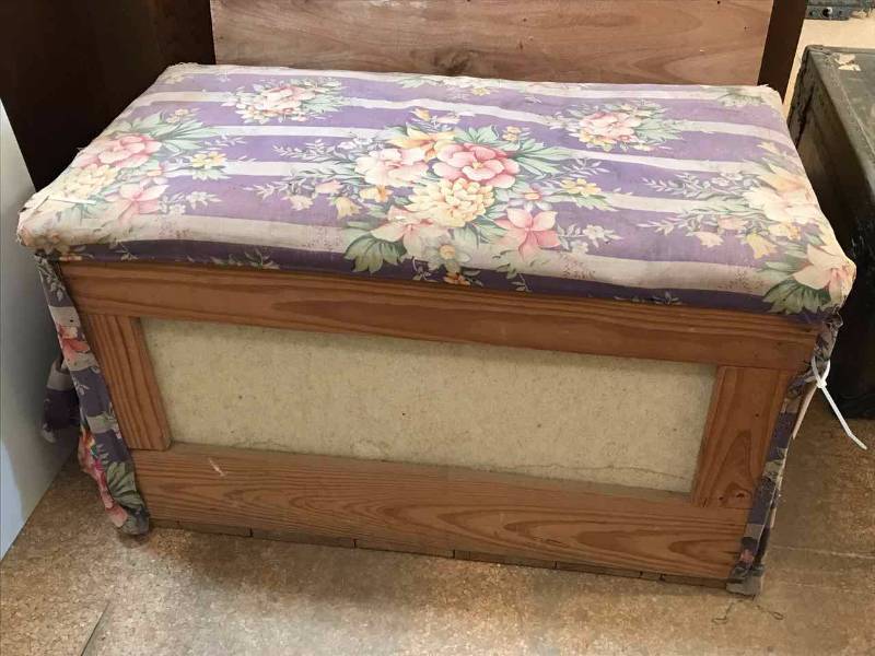 lot 217 image: Old Trunk