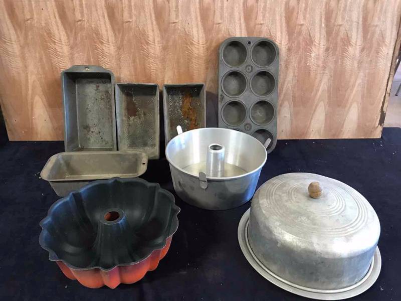 lot 253 image: Muffin Tins, Cake Cover, Bundt, Loaf Pans, Etc.