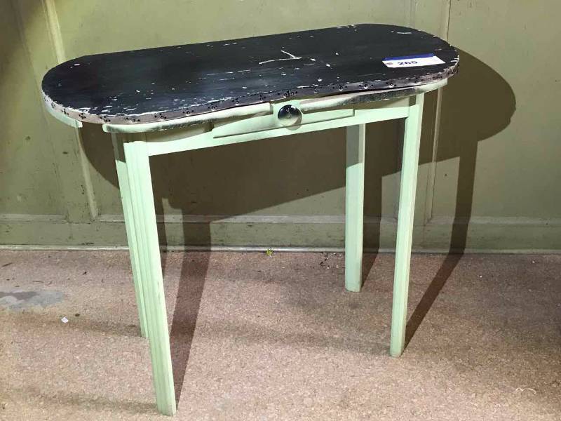 lot 265 image: Antique Vanity