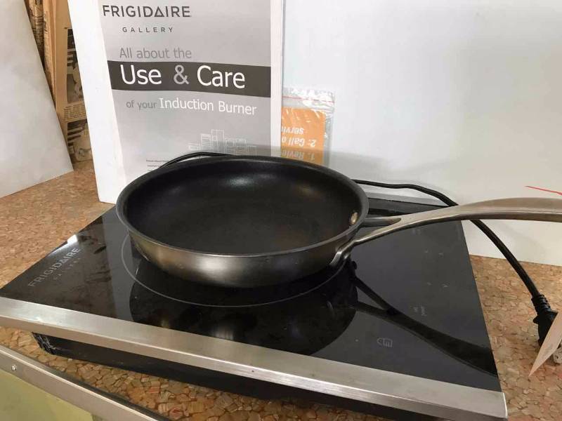 lot 277 image: Frigidaire Gallery Induction Burner, Skillet